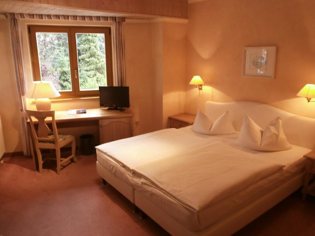 Gasthof Und Landhotel Zur Ausspanne Klipphausen Room photo